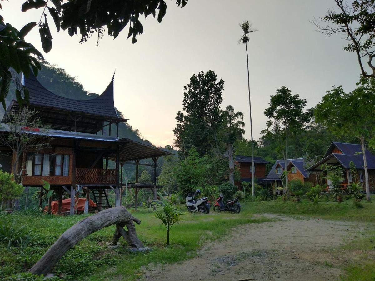 Canyon Jungle Stay Bukittinggi Exteriör bild