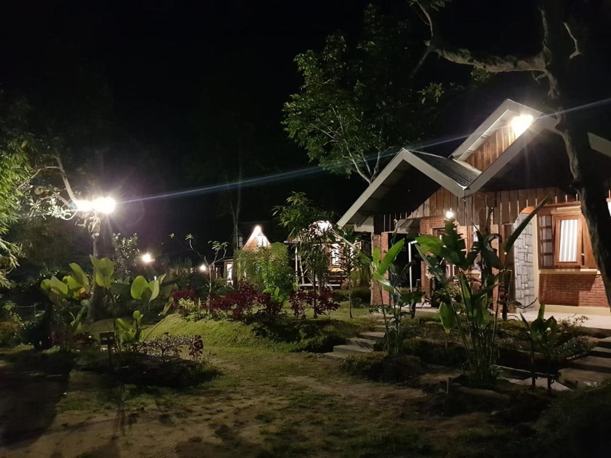 Canyon Jungle Stay Bukittinggi Exteriör bild