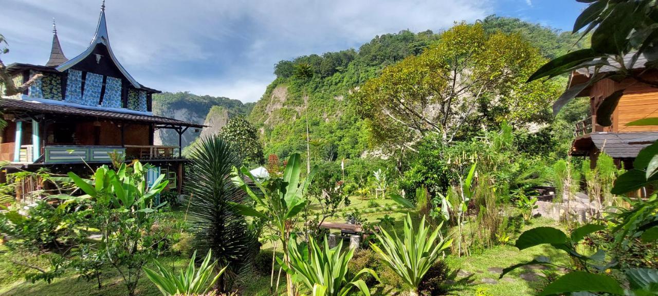 Canyon Jungle Stay Bukittinggi Exteriör bild