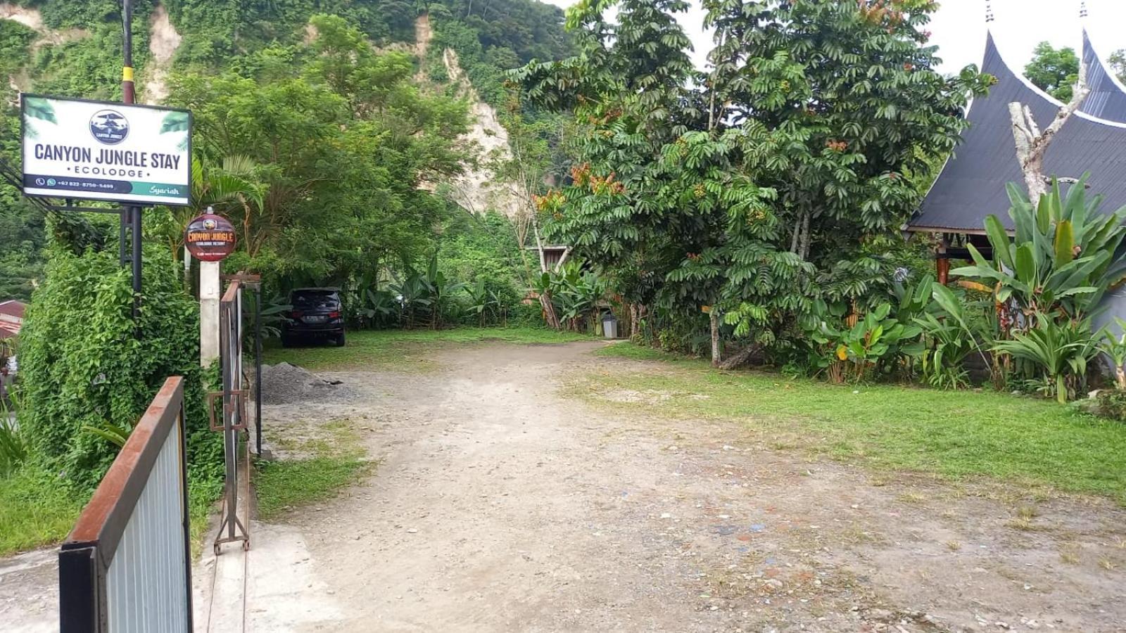 Canyon Jungle Stay Bukittinggi Exteriör bild
